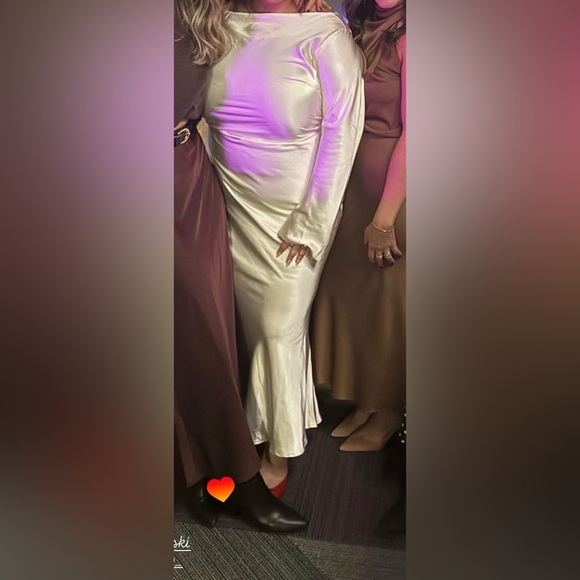 Selfie Leslie Cream Long Sleeve Dress - Picture 3 of 3